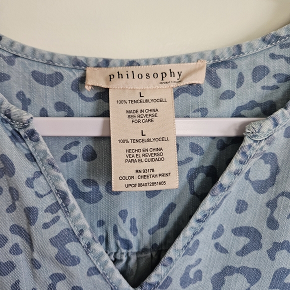 Philosophy Cheetah Animal Print Blue Chambray Blouse Women's Size Large - Picture 8 of 8